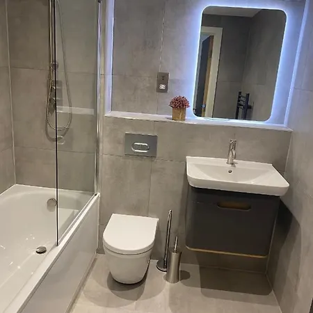 Icona - Luxury 2 Bed Penthouse *